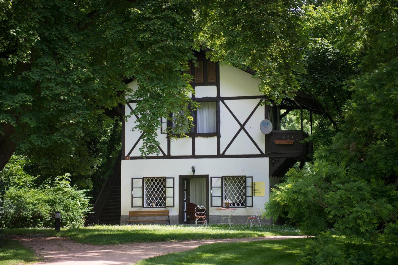 Chateau Loucen Garden Retreat Exterior photo