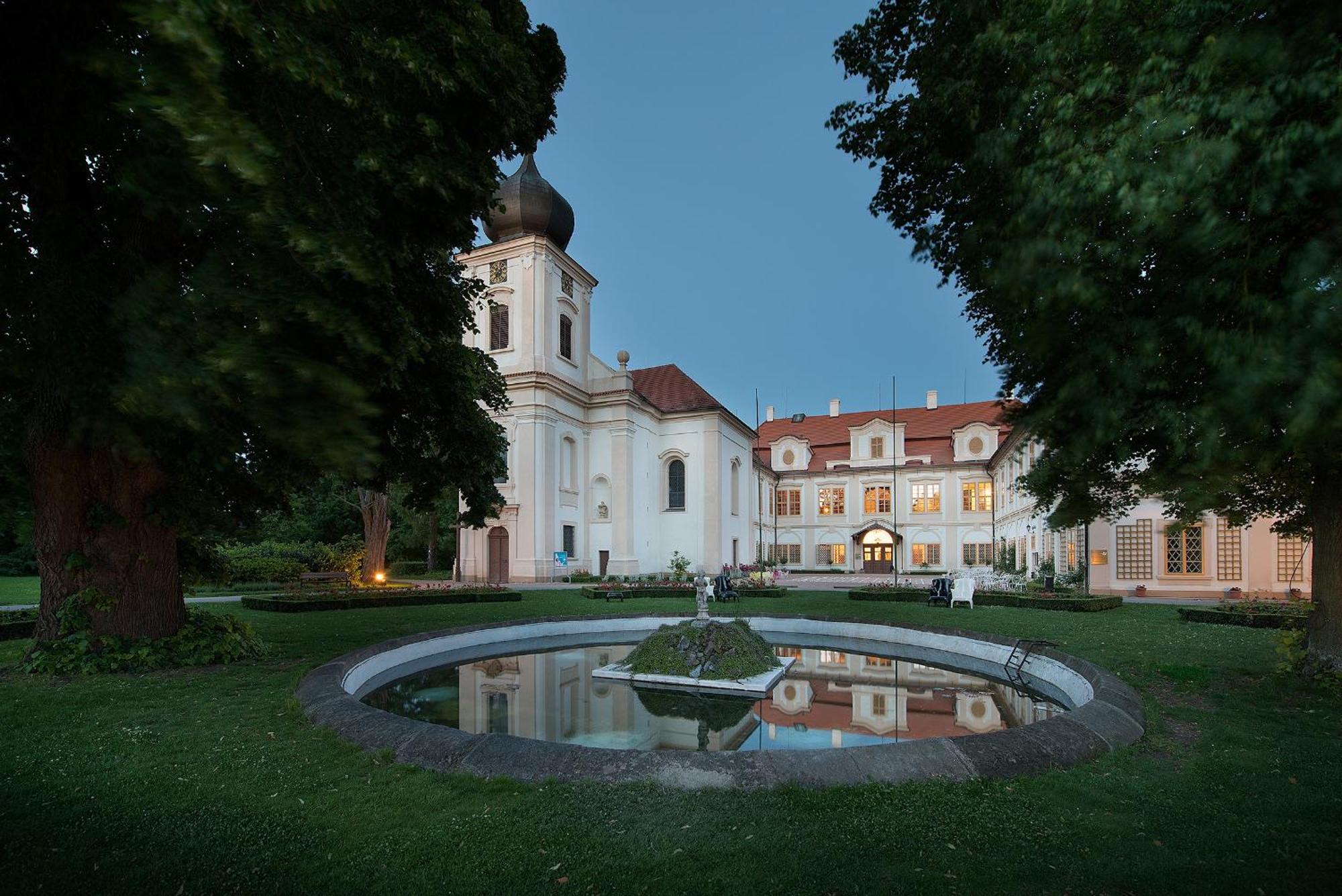 Chateau Loucen Garden Retreat Exterior photo